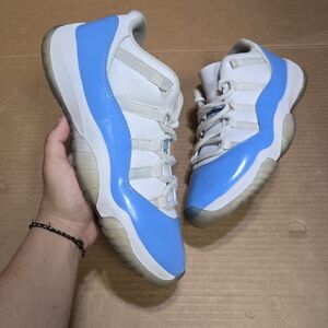 Blue and White Retro Low-Top Sneakers